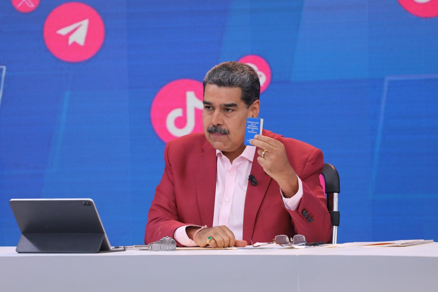 Maduro anuncia que cerrará la embajada de Venezuela en Ecuador ...
